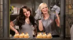 Две девицы на мели 5 сезон 1 серия