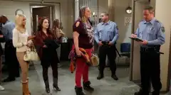 Две девицы на мели 1 сезон 18 серия