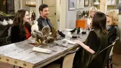 Две девицы на мели 5 сезон 20 серия